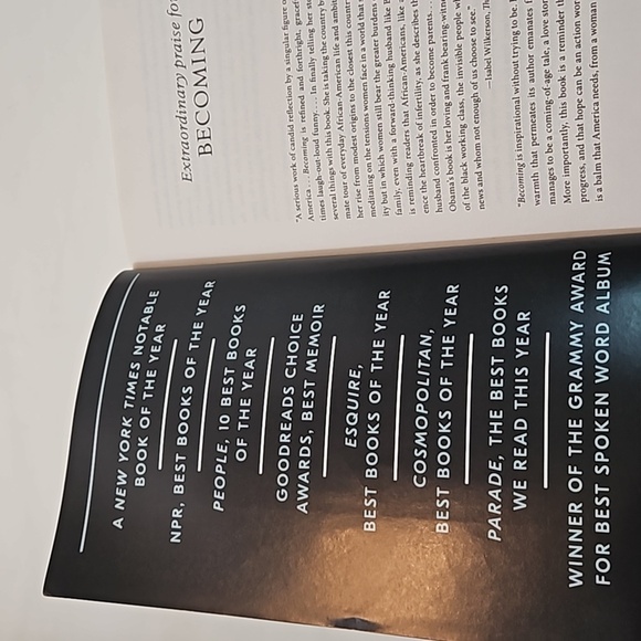 Becoming Michelle Obama 2021  Crown Trade Paperback Edition Inspiration Memoir - Picture 6 of 17